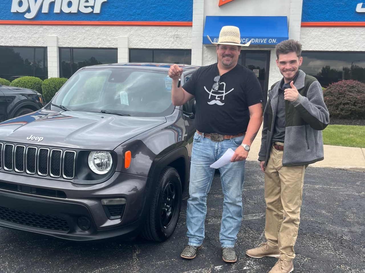 Byrider Mansfield customer and salesperson beside their used Jeep Renegade at the Mansfield, Ohio dealership